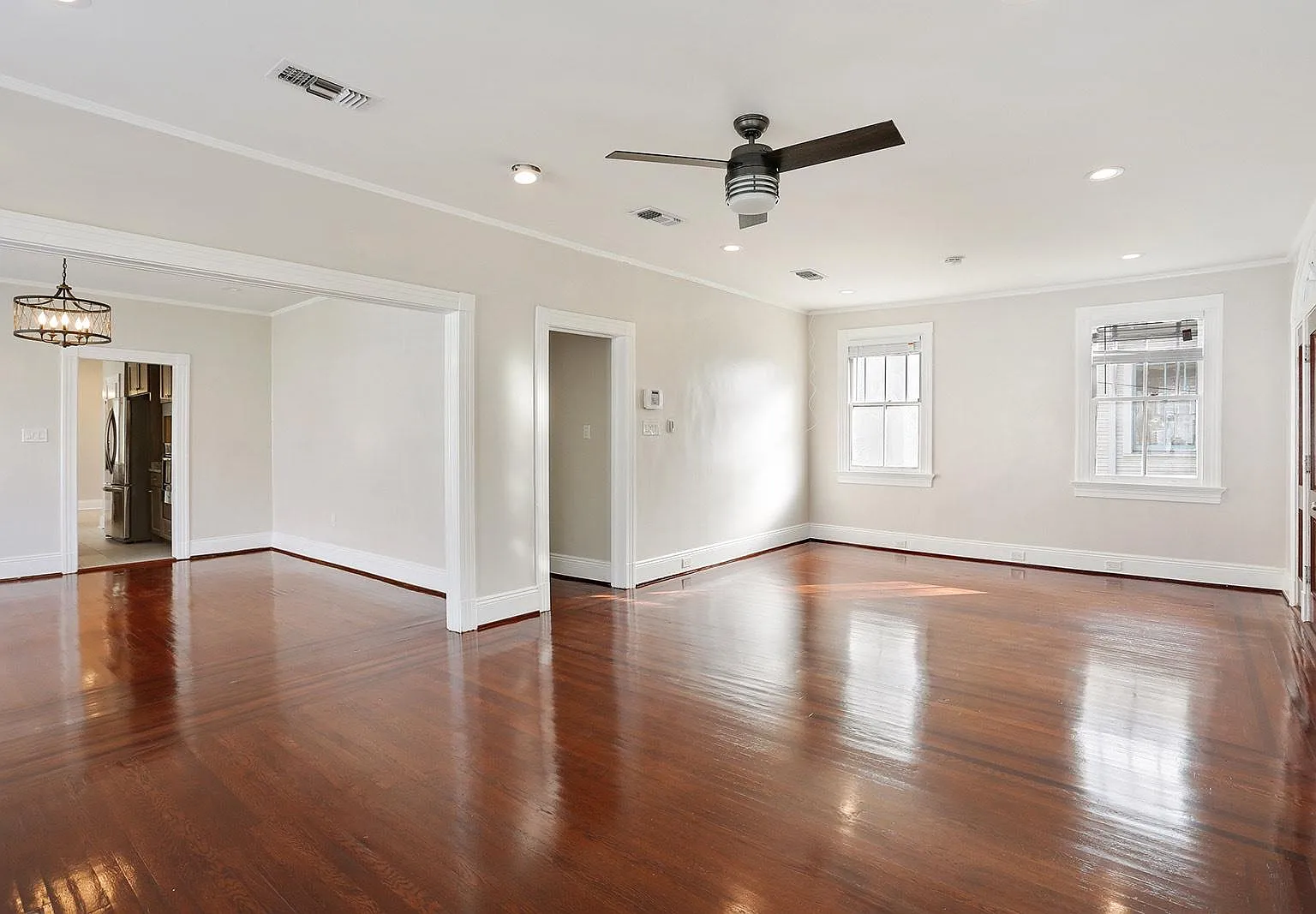 2735 Octavia St — Photo 1