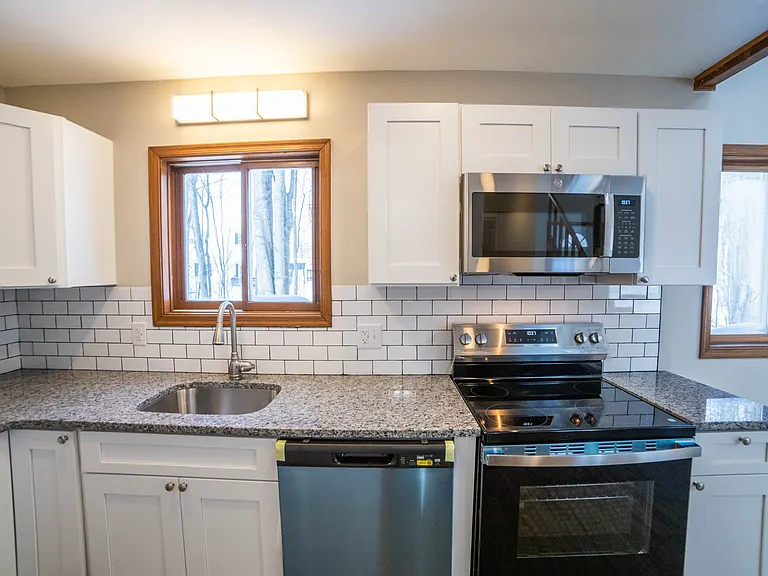 9640 Stony Hollow Dr — Photo 5
