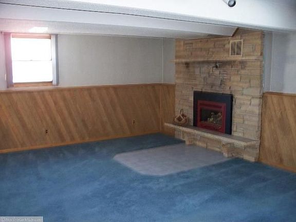 3rd image of 813 Cumming Ln