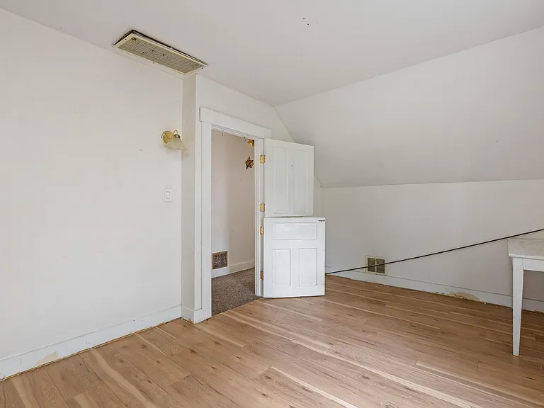 2225 Catalpa Dr — Photo 10