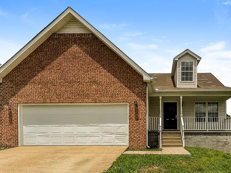 1202 Elisha Ct — Photo 1