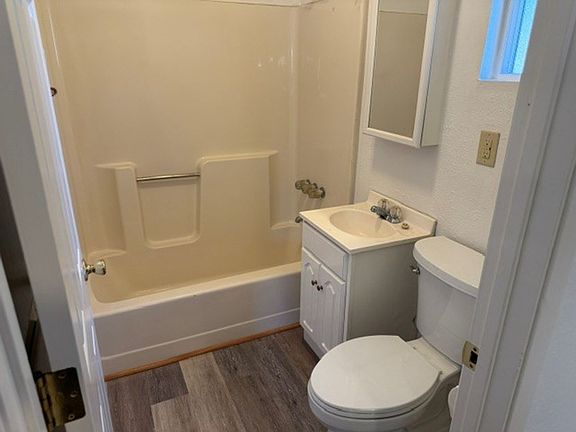 5th image of 18495 Rozier St