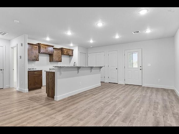 5th image of 1110 S Moffet Avenue