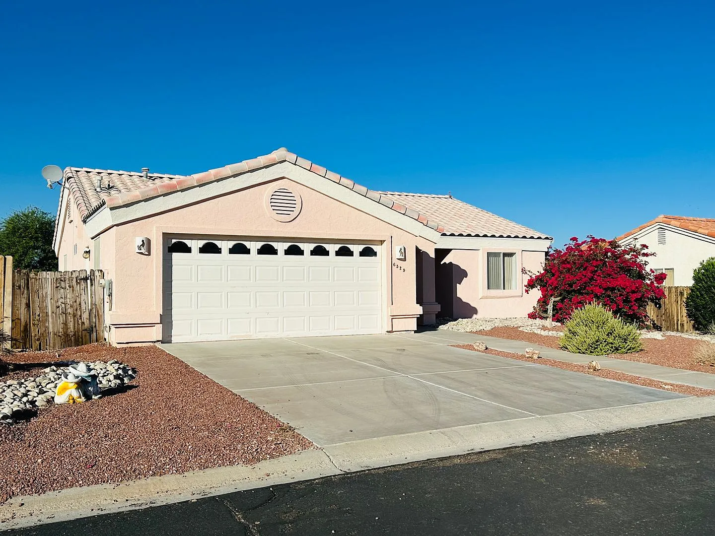 2 bedrooms 2 baths in Mesquite Creek with Community Pool and Spa — Photo 2