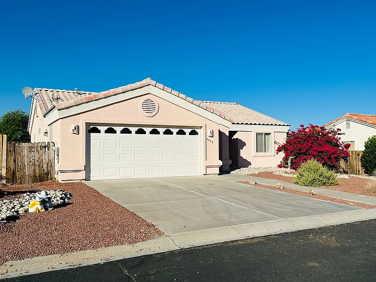 6529 S Lantana Dr — Photo 2