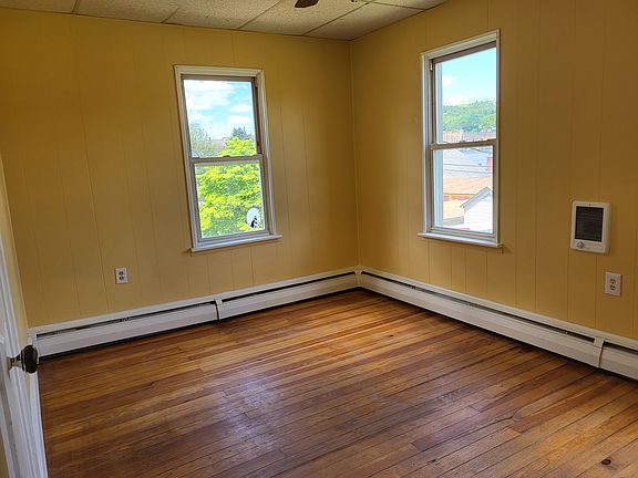 4th image of 261 Lehigh Ave