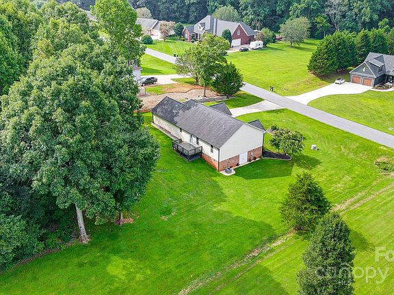 4th image of 2497 Carriage Ln