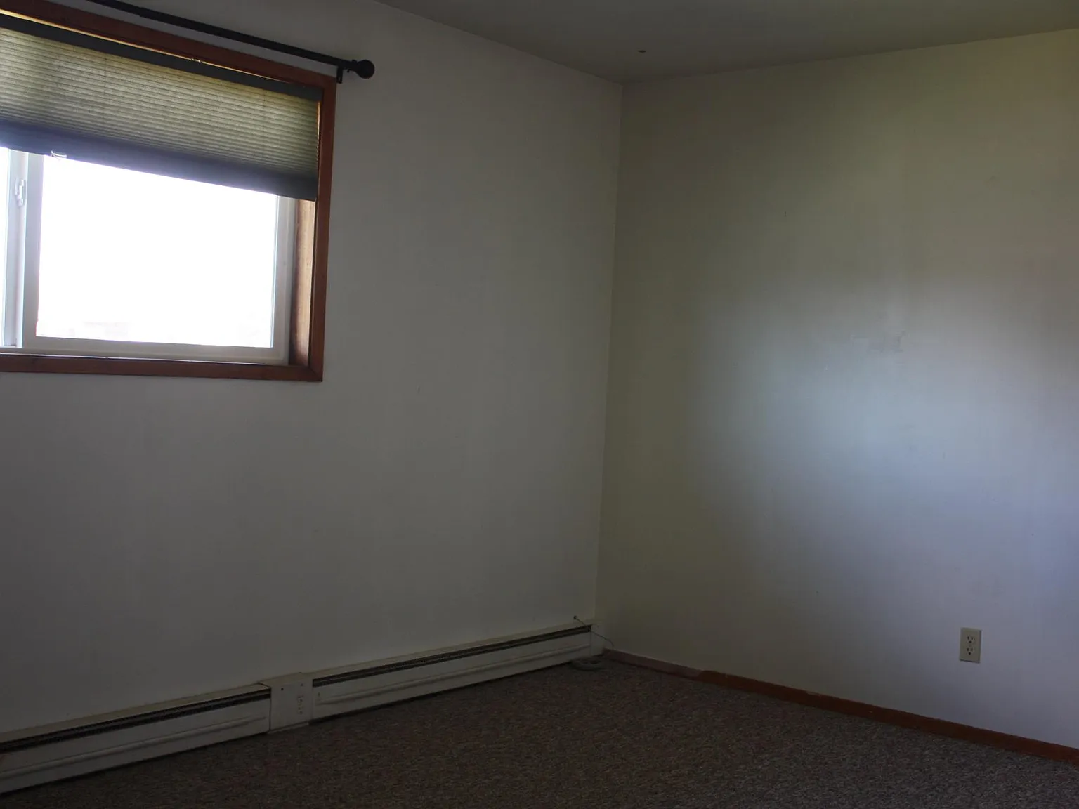 4 bed, 1.5 bath, 1400 sqft, $1,200 — Photo 4