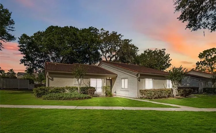 262 W Sabal Palm Pl — Photo 1