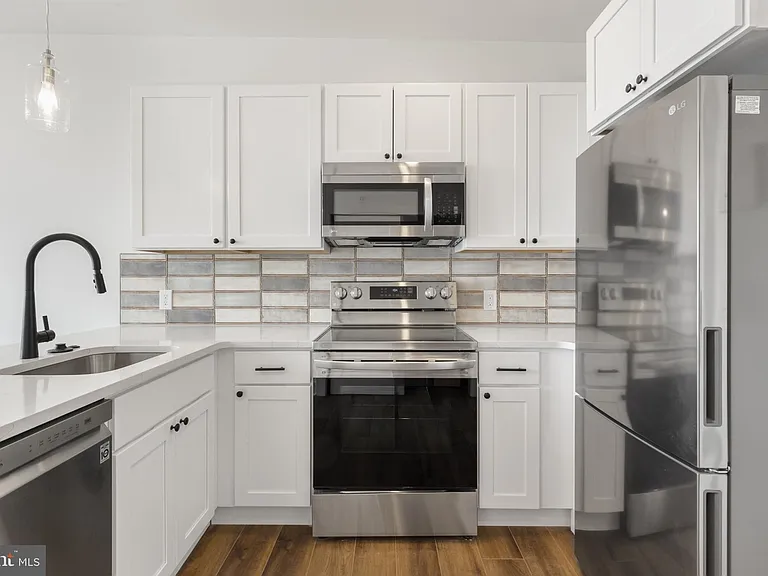 2214 N Front St #202 — Photo 4