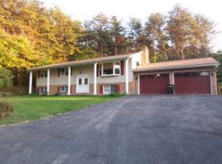 17 Parrothead Ln, Lock Haven, PA 17745