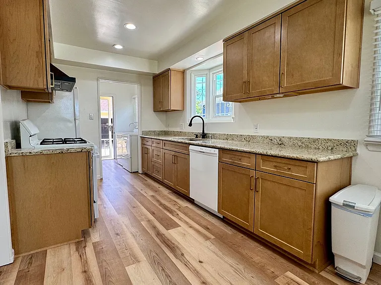 3513 S Sycamore Ave — Photo 25