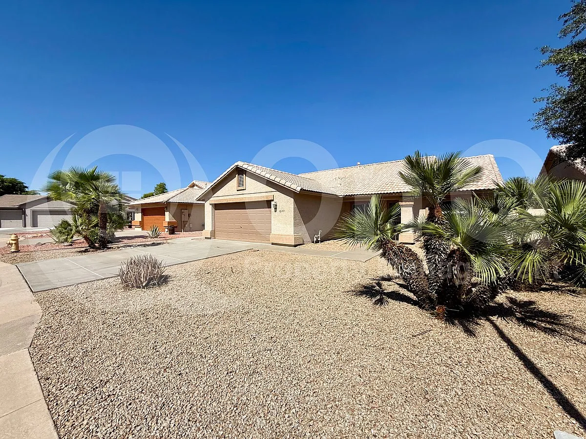 4 bed, 2.0 bath, 1737 sqft, $2,100 — Photo 2