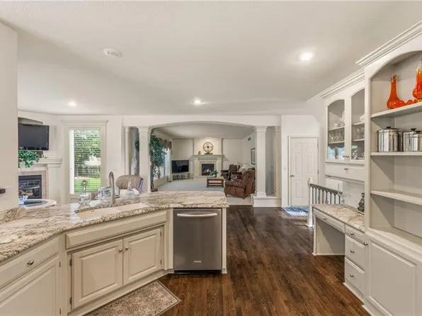 249 NE Misty Meadow Dr, Lees Summit, MO 64064