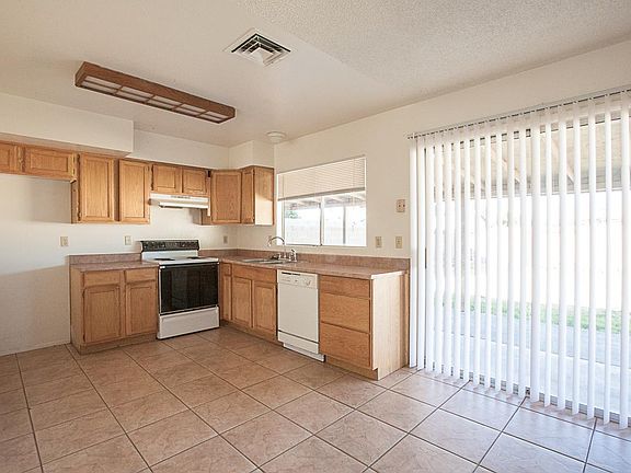 5th image of 2710 W Fremont Dr