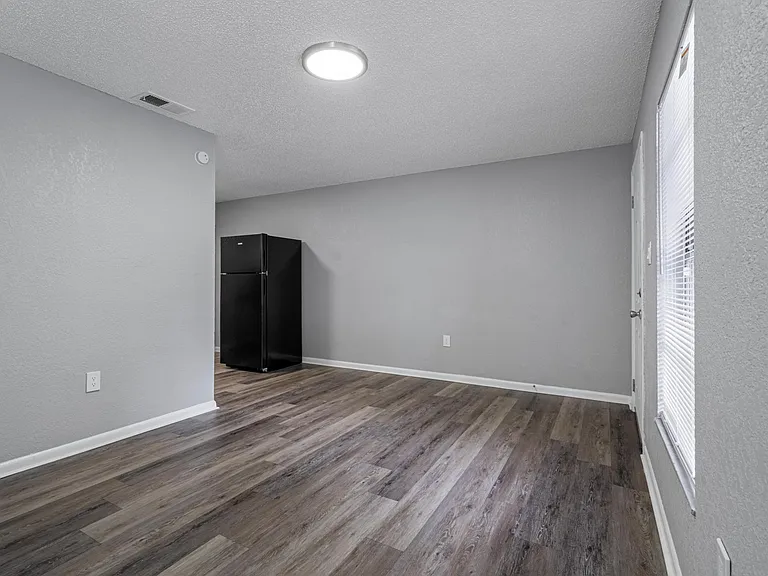 Palm Square Homes — Photo 7