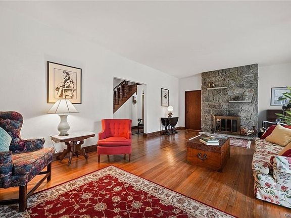 5th image of 160 Highland Ave