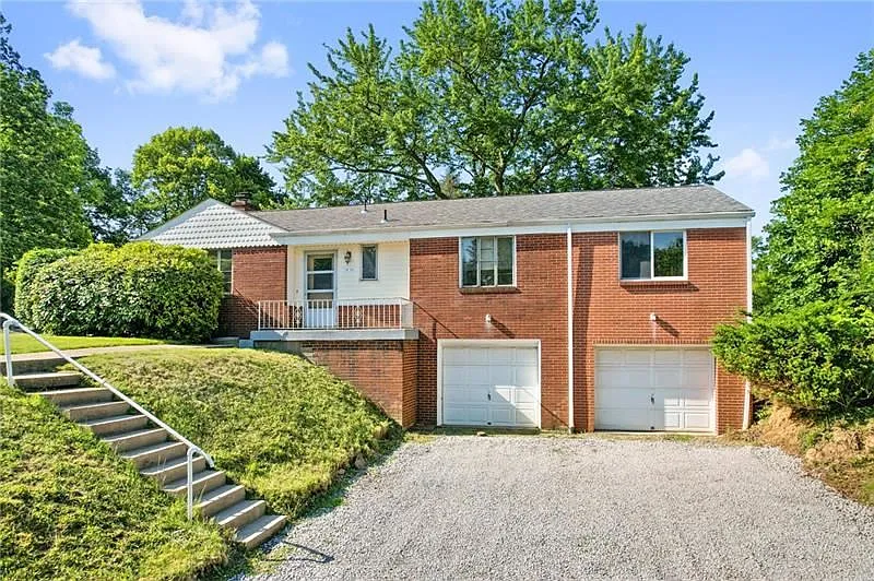 2436 Victoria Dr photo 1