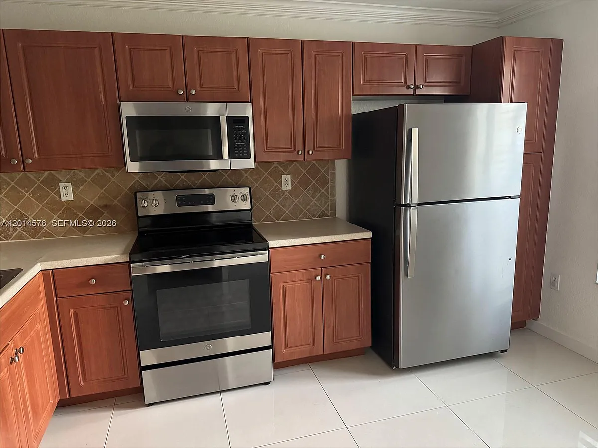 Building Photo - 3017 SW 129th Ave #123