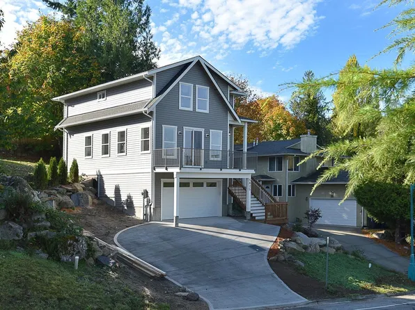 5825 Trail Ave, Sechelt, BC V7Z 0K5