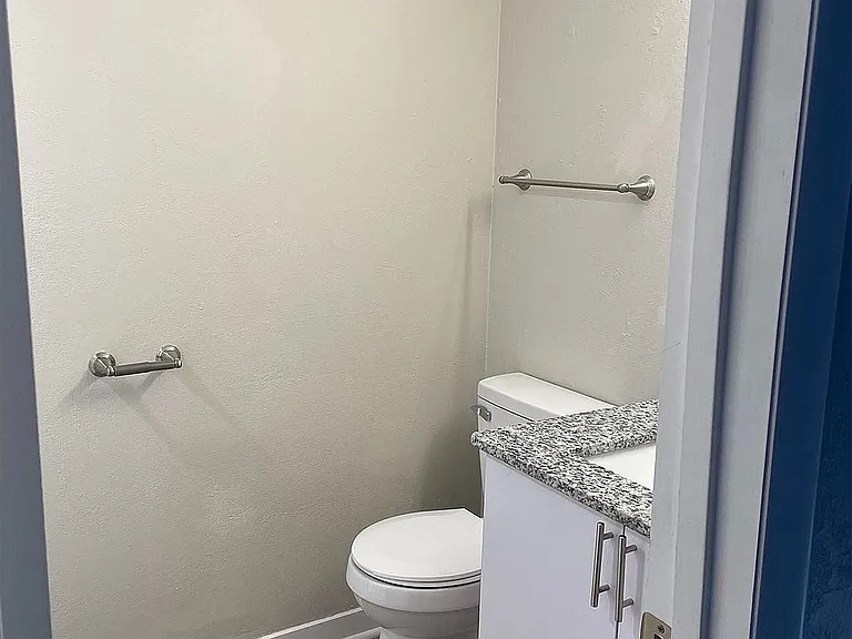 Master_Bathroom_Entry_105642