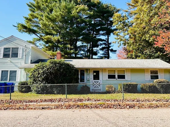 133 Woodsbury Rd, Rockland, MA 02370