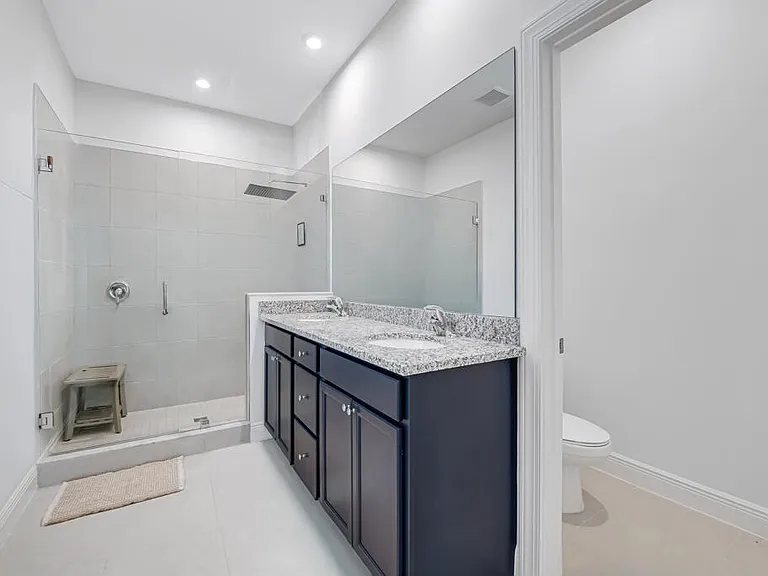 930 SW Prairie Ave — Photo 51