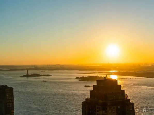 250 South End Avenue image 3 of 20