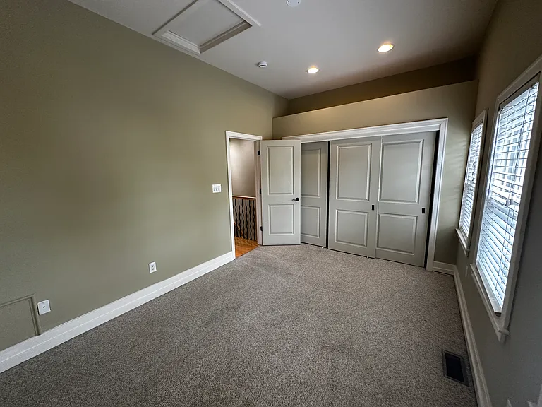 233 16th St SE — Photo 36