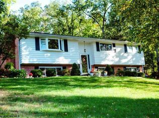 91 Imperial Woods Dr, Morgantown, WV 26508