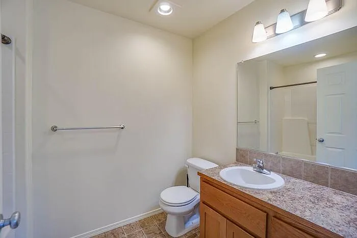 1821 NE 88th Cir — Photo 21