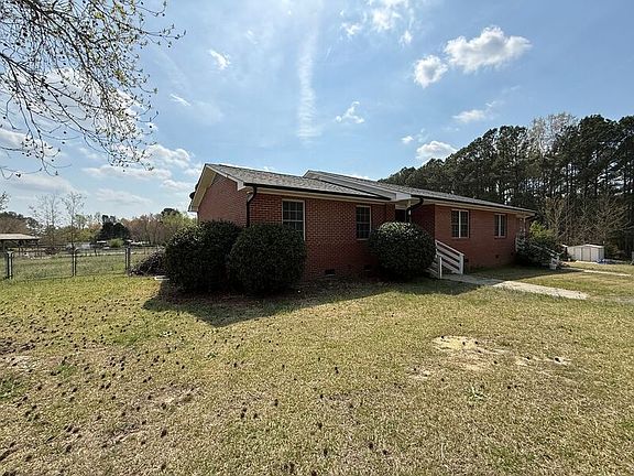 2nd image of 542 Loop Rd #B