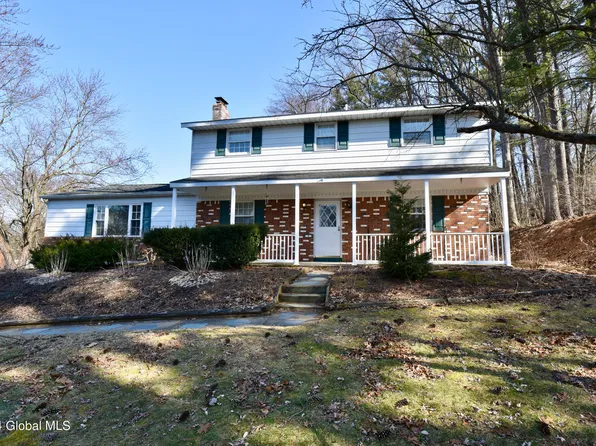 3 Village Place, Ballston Lake, NY 12019