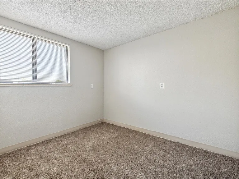 2110 Williams — Photo 7