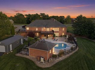 157 Blue Bell Ln, Highland, IL 62249