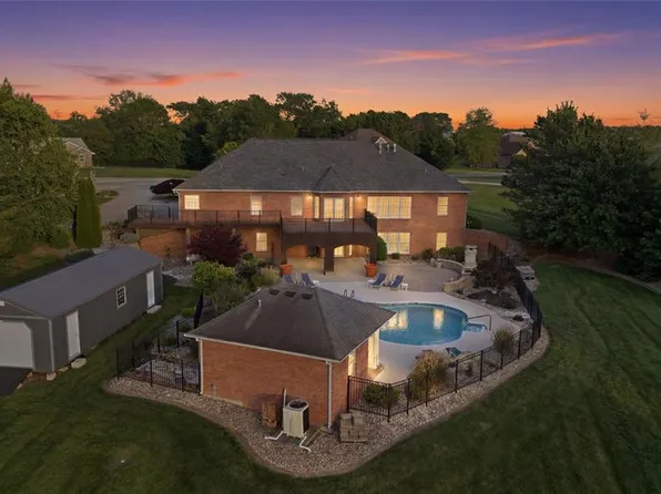 157 Blue Bell Ln, Highland, IL 62249