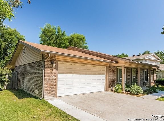 4th image of 8311 Bluff Bend Dr