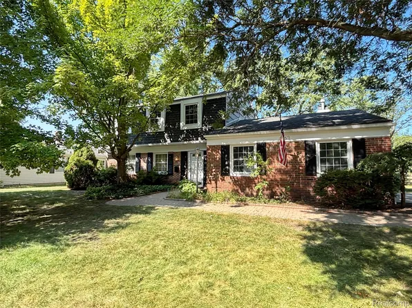 4663 Mill Pond Dr, Troy, MI 48085