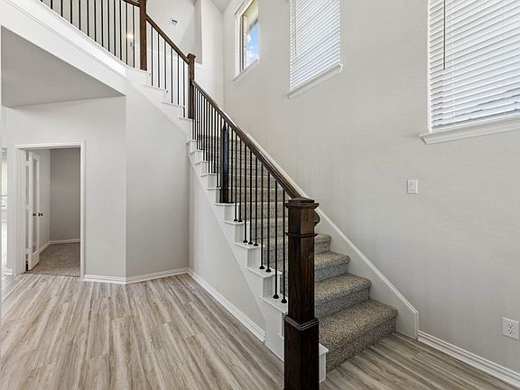 2nd image of 31223 Myers Haven Ln