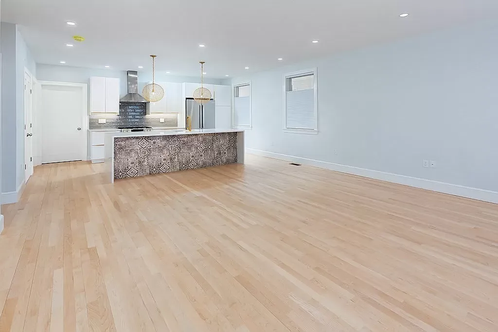 2 bed, 1007 sqft, $4,600 — Photo 2