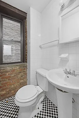 Rented by PocketBroker Inc | media 8