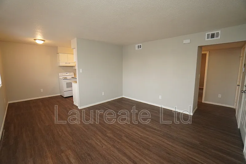 2 bed, 1.0 bath, 900 sqft, $1,195 — Photo 3