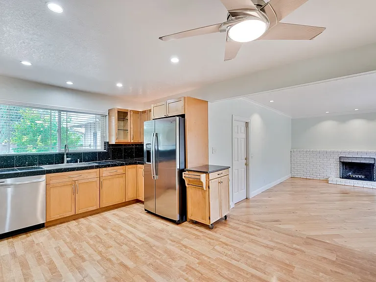 3228 Woodmont Dr — Photo 7