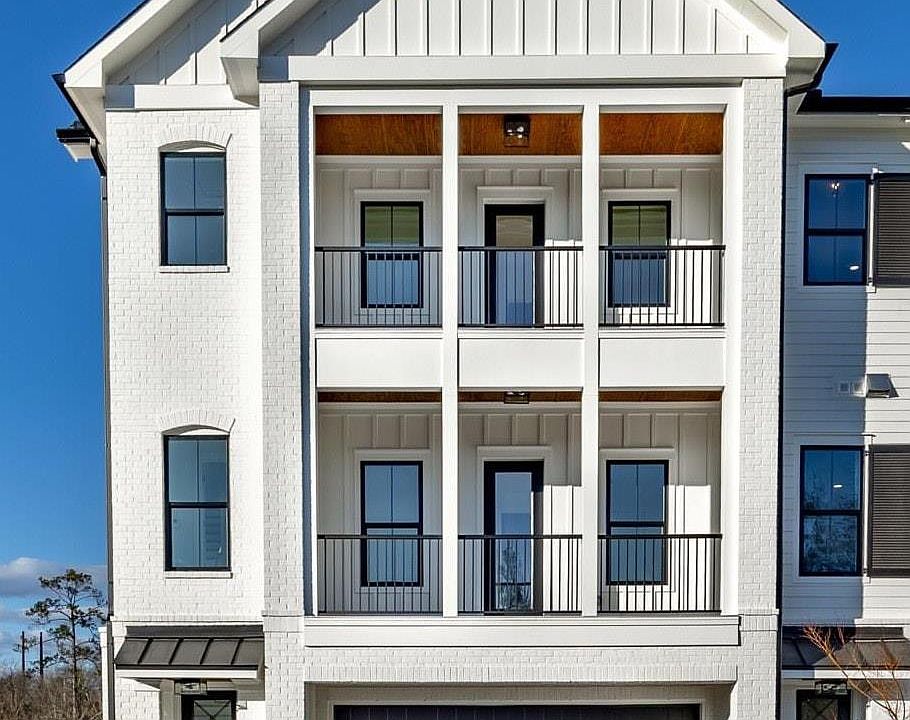 1st image of 1318 Long Grove Way