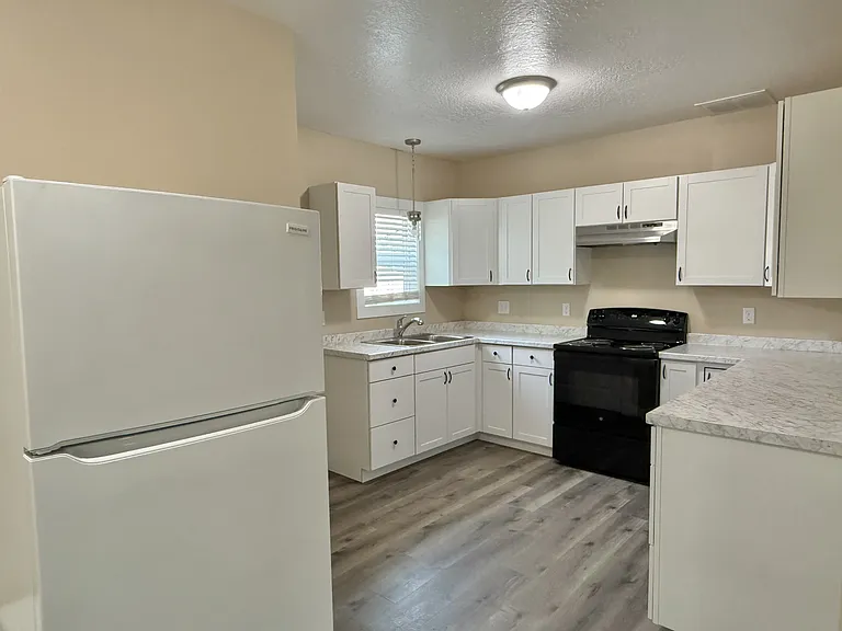 1724 W 8th Ave #1 — Photo 4