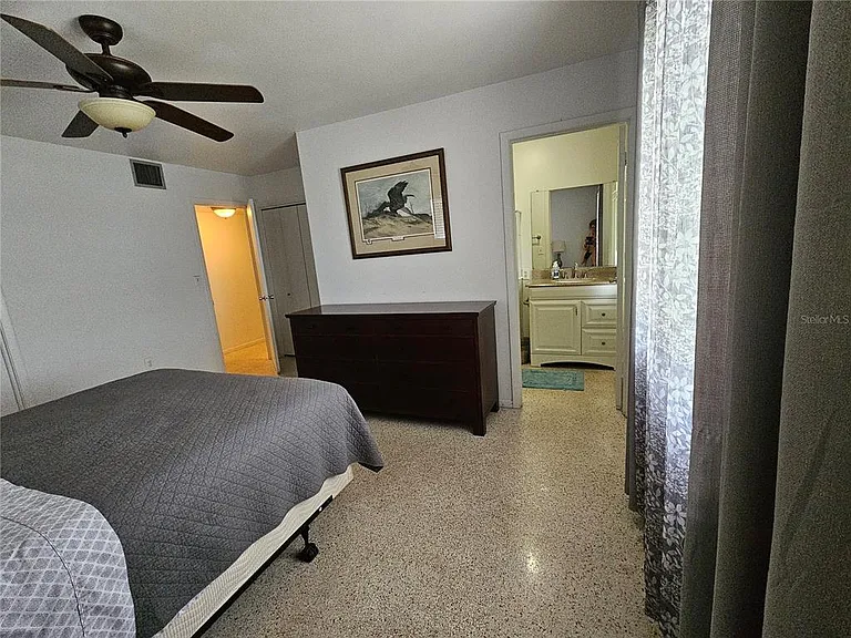 1703 Amhurst Cir — Photo 23