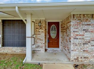 1331 Juniper Ln, Lewisville, TX 75077