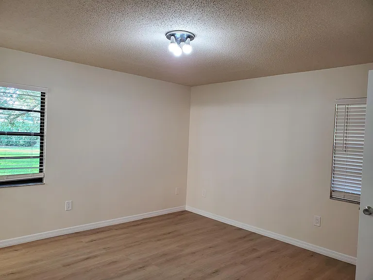 200 Greenfield Rd — Photo 10