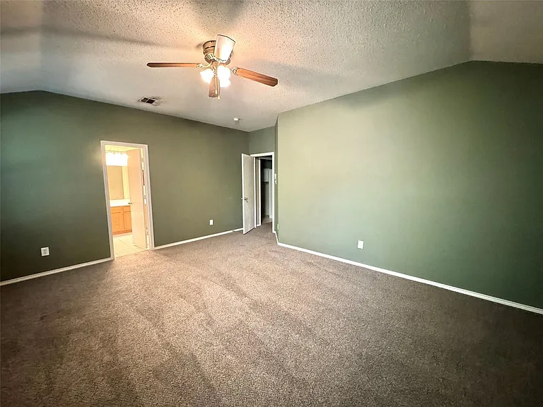 1012 Margaret Dr — Photo 8