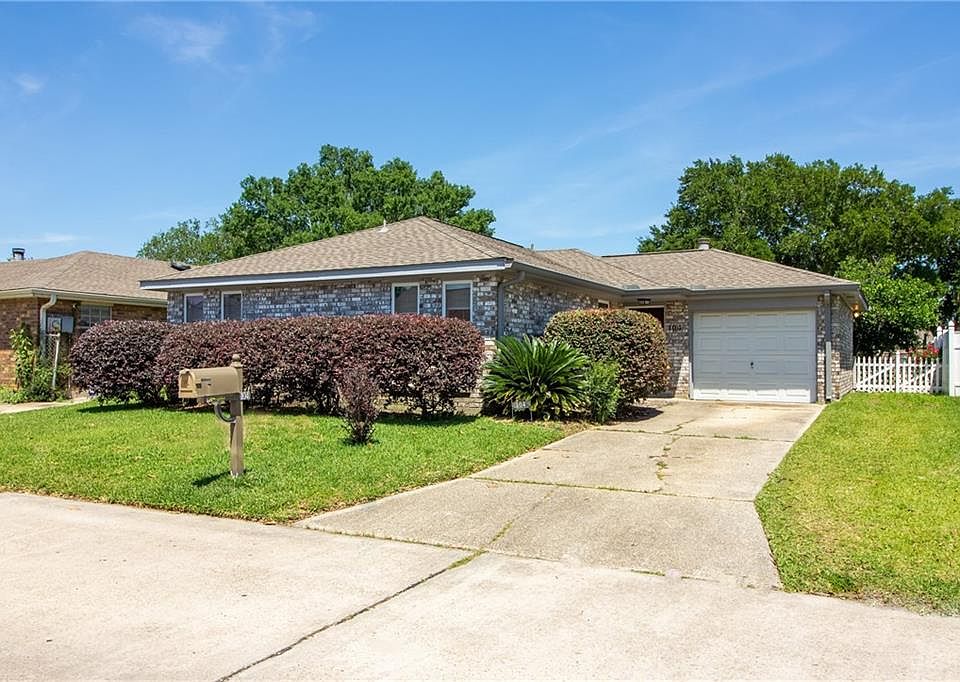 1st image of 104 Jane Ln